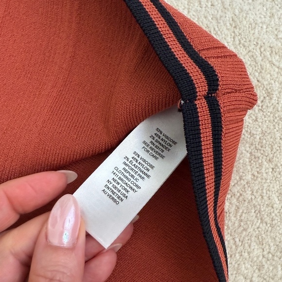 House of Harlow Knit Sweater & Pleated Skirt Set Rust w/ Black Trim Size L NWT - Picture 7 of 12